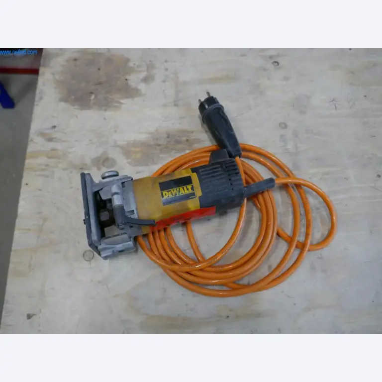 BGA, zapasy, materiały montażowe i pojazdy z działu stolarki otworowej-1