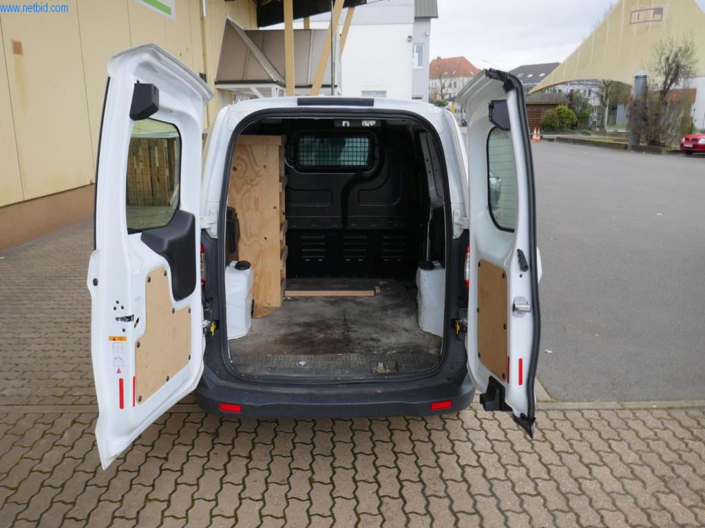 BGA, zásoby, montážní materiál a vozidla z truhlářské divize.-10