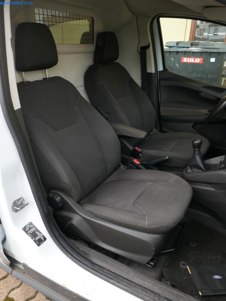 BGA, zásoby, montážní materiál a vozidla z truhlářské divize.-12