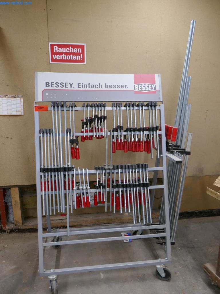 BGA, zapasy, materiały montażowe i pojazdy z działu stolarki otworowej-1