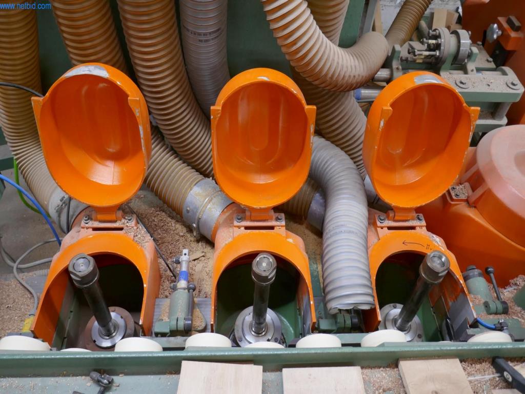 BGA, zapasy, materiały montażowe i pojazdy z działu stolarki otworowej-5