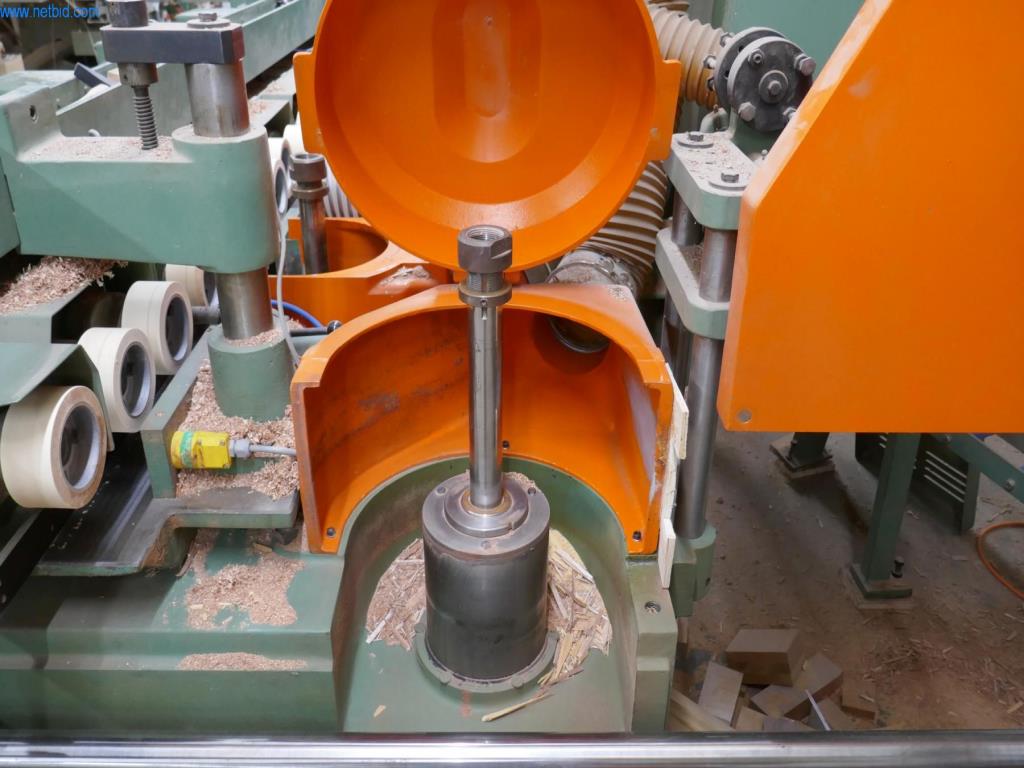 BGA, zapasy, materiały montażowe i pojazdy z działu stolarki otworowej-6