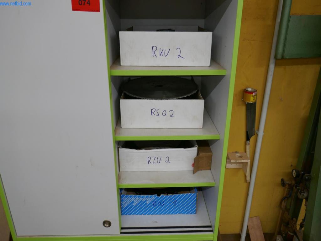 BGA, zaloge, montažni material in vozila iz oddelka za mizarstvo.-11