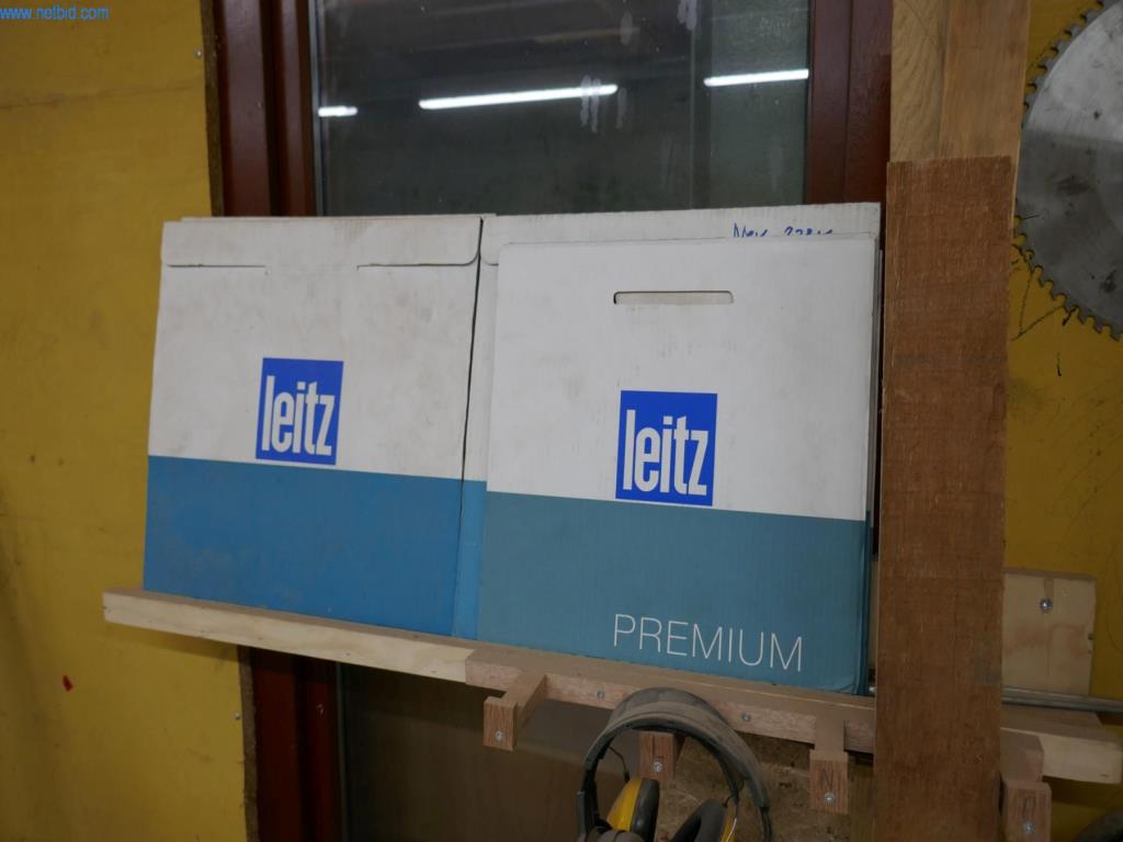 BGA, zaloge, montažni material in vozila iz oddelka za mizarstvo.-13