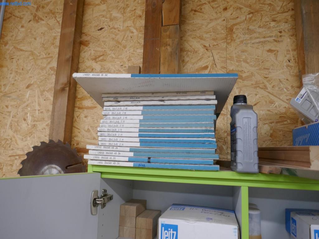 BGA, zaloge, montažni material in vozila iz oddelka za mizarstvo.-5