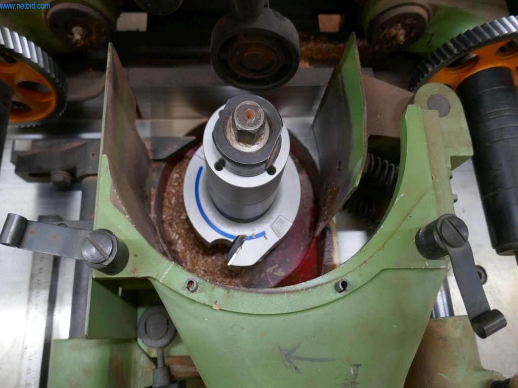 BGA, zaloge, montažni material in vozila iz oddelka za mizarstvo.-7