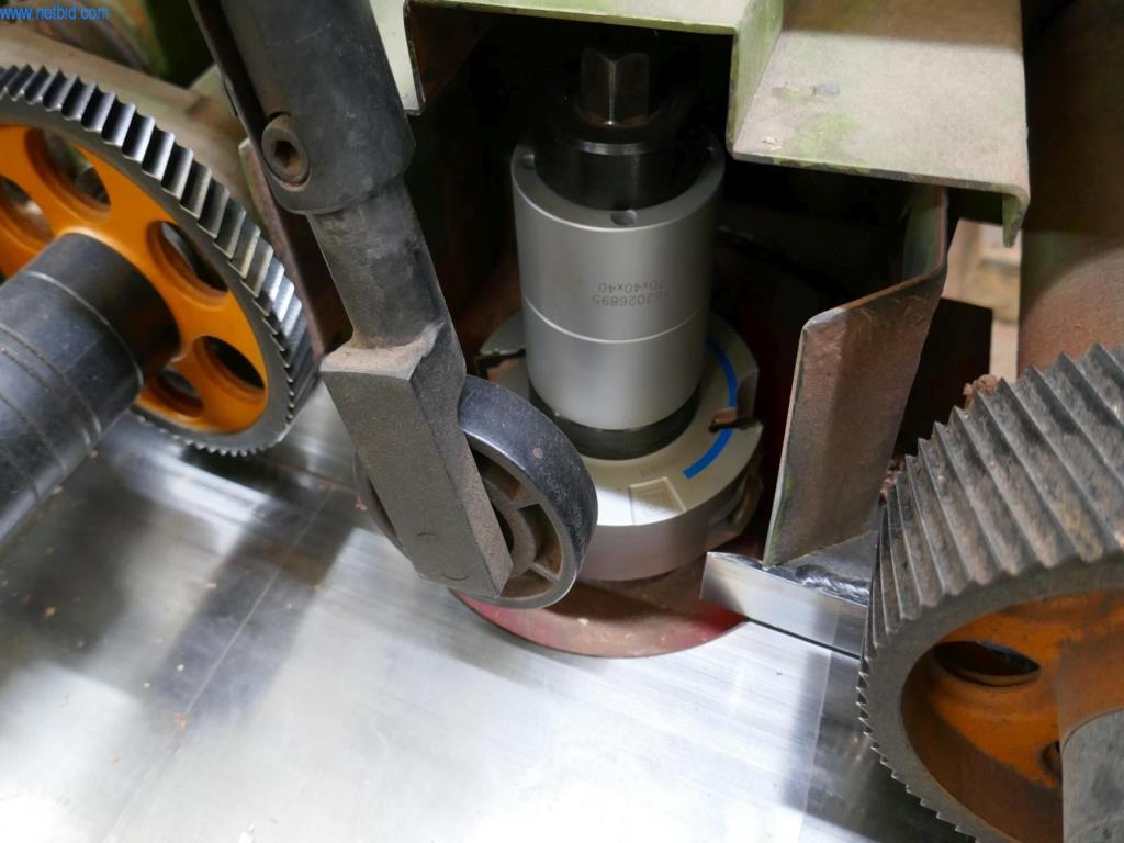 BGA, zaloge, montažni material in vozila iz oddelka za mizarstvo.-8