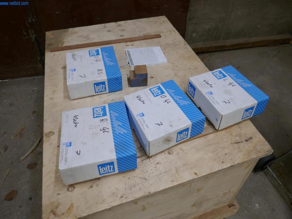 BGA, zaloge, montažni material in vozila iz oddelka za mizarstvo.-9