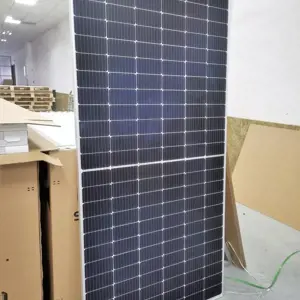 1 Posten 460 wattů - fotovoltaické moduly, 394,68 kWp (858 jednotek)