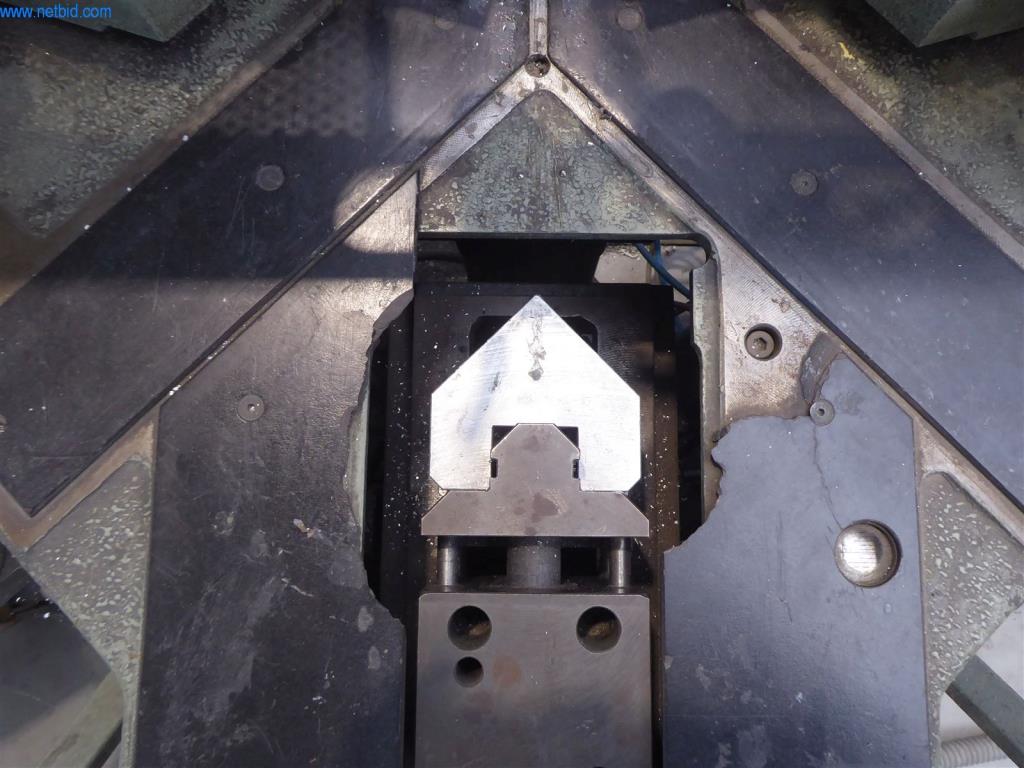 BGA, zapasy, materiały montażowe i pojazdy z działu konstrukcji okien i fasad-5