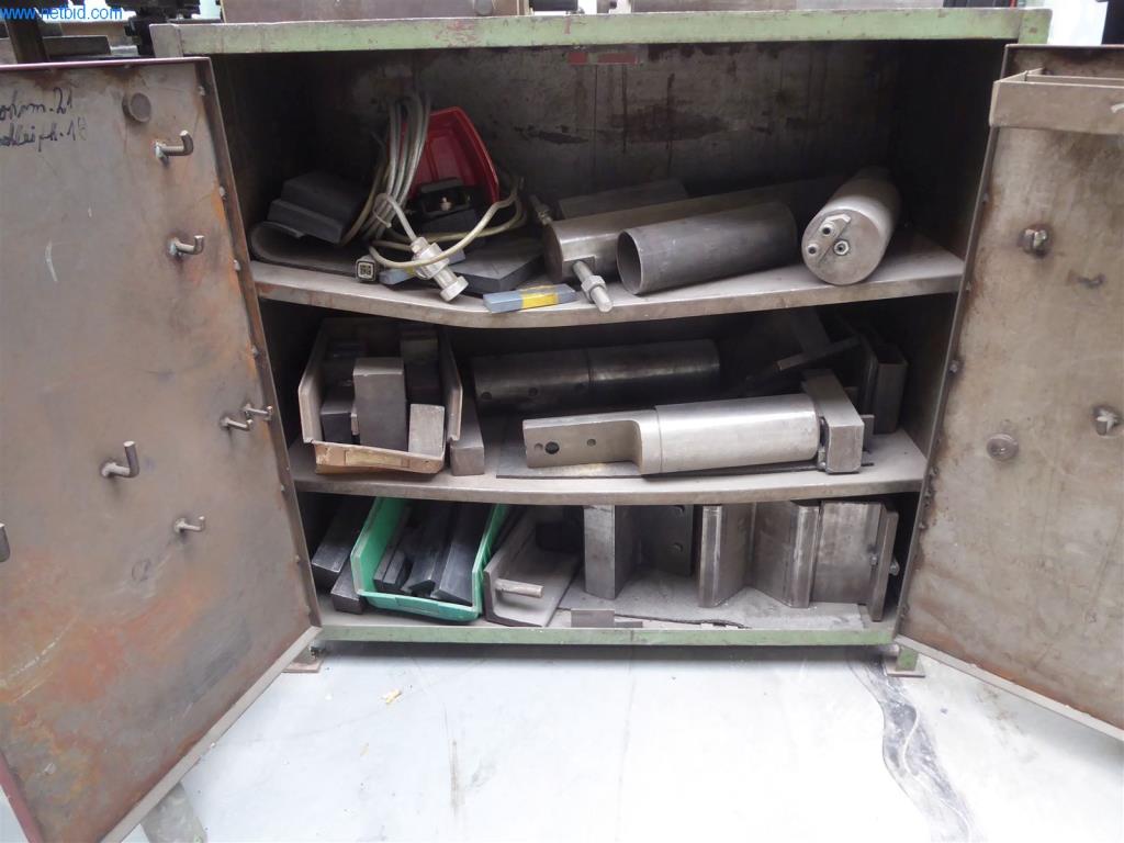 BGA, zásoby, montážní materiál a vozidla z divize výroby oken a fasád.-11