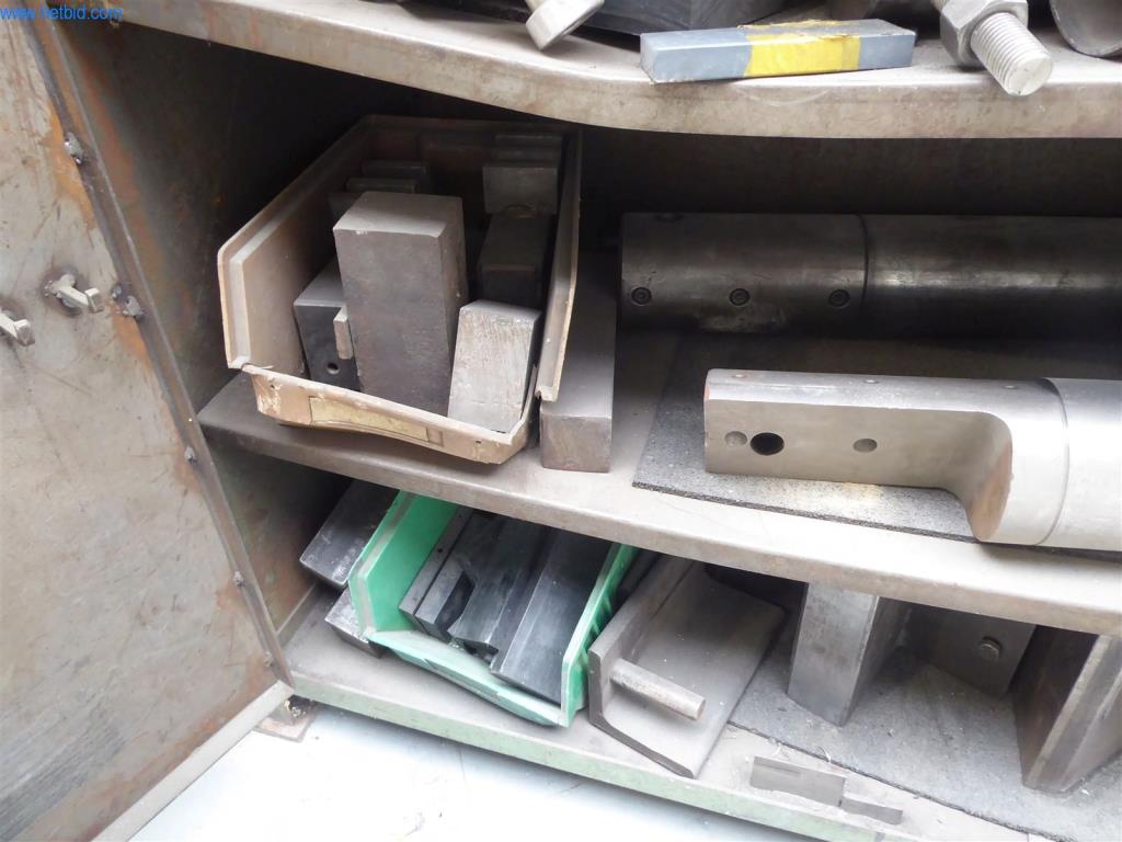 BGA, zásoby, montážní materiál a vozidla z divize výroby oken a fasád.-13