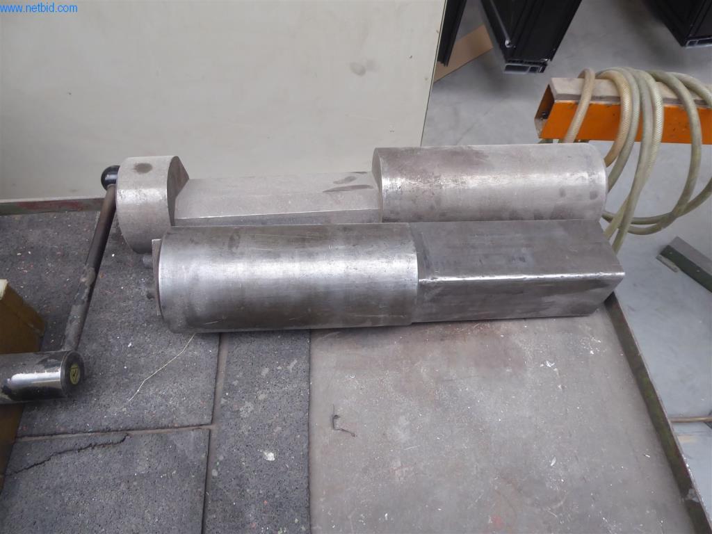 BGA, zásoby, montážní materiál a vozidla z divize výroby oken a fasád.-7