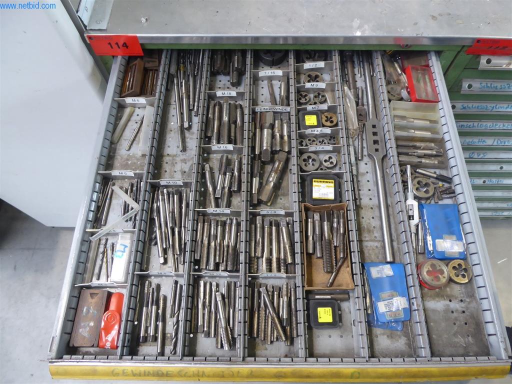 BGA, Warenvorräte, Montagematerial und Fahrzeuge aus dem Bereich Fenster- und Fassadenbau-1