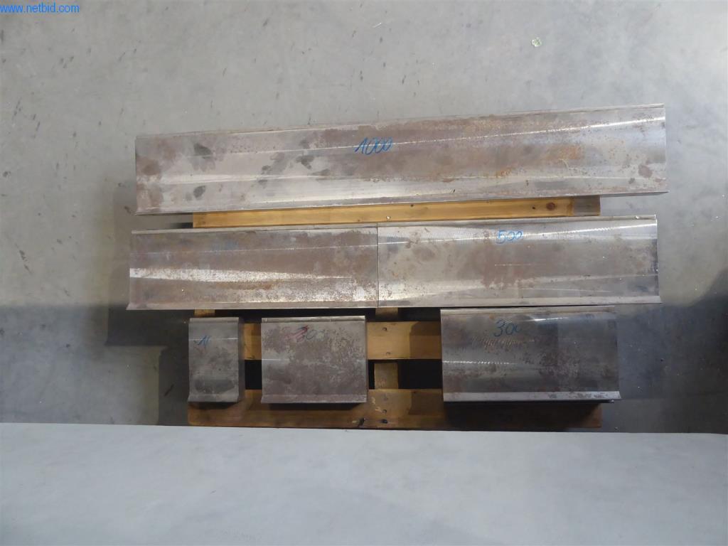 BGA, zaloge, montažni material in vozila iz oddelka za izdelavo oken in fasad-18