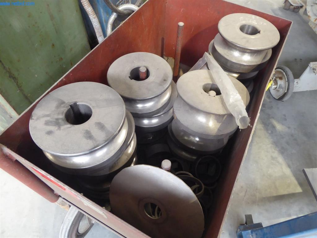 BGA, zapasy, materiały montażowe i pojazdy z działu konstrukcji okien i fasad-3