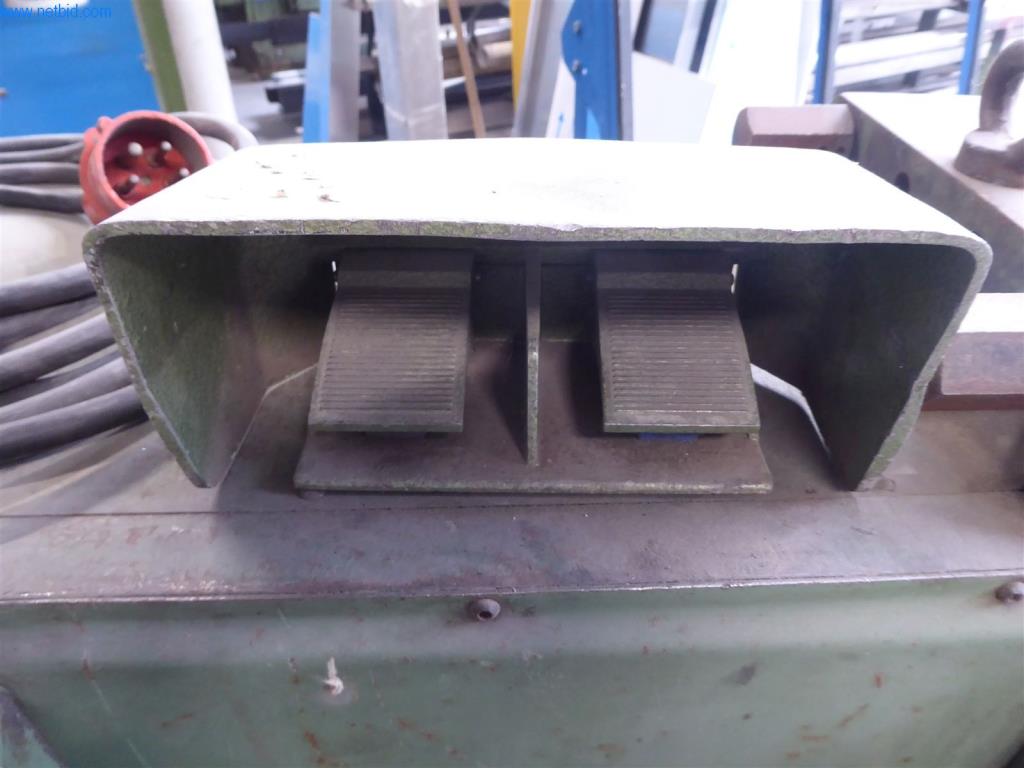 BGA, zapasy, materiały montażowe i pojazdy z działu konstrukcji okien i fasad-4