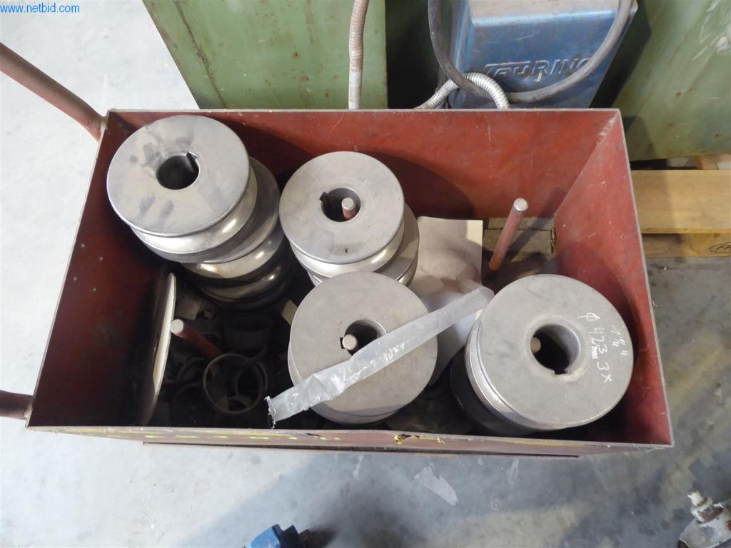 BGA, zapasy, materiały montażowe i pojazdy z działu konstrukcji okien i fasad-5