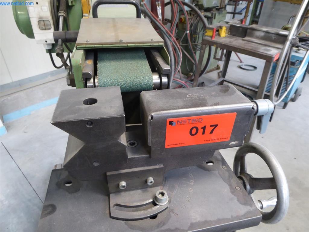 BGA, zapasy, materiały montażowe i pojazdy z działu konstrukcji okien i fasad-2