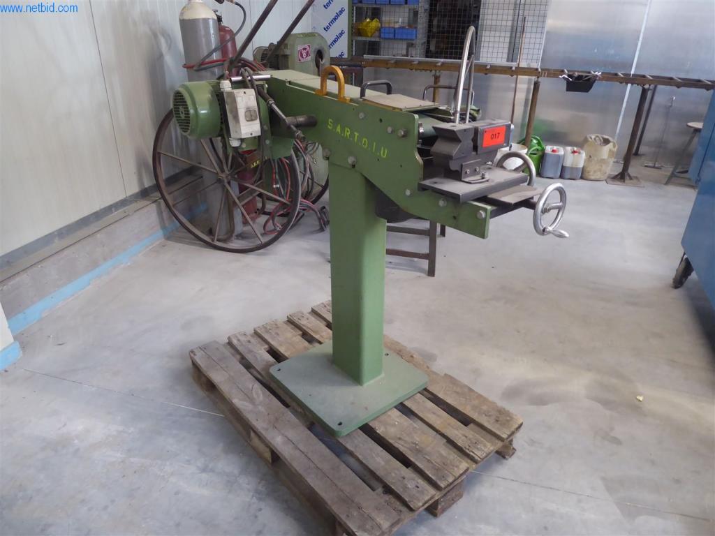 BGA, zapasy, materiały montażowe i pojazdy z działu konstrukcji okien i fasad-3