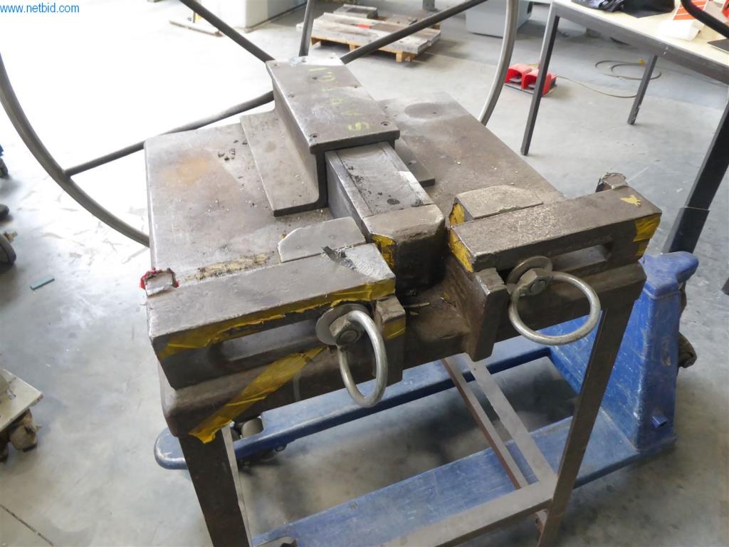 BGA, zapasy, materiały montażowe i pojazdy z działu konstrukcji okien i fasad-2