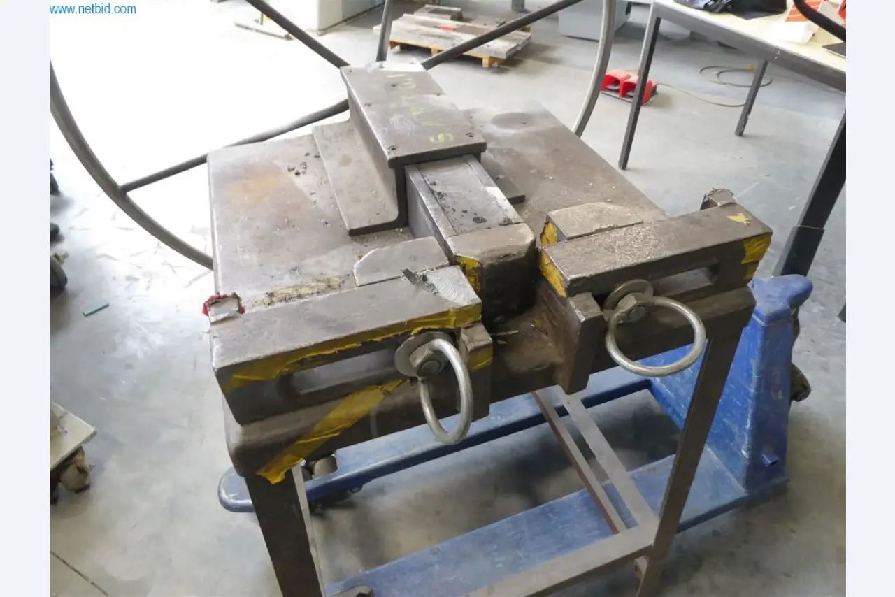 BGA, Warenvorräte, Montagematerial und Fahrzeuge aus dem Bereich Fenster- und Fassadenbau-2