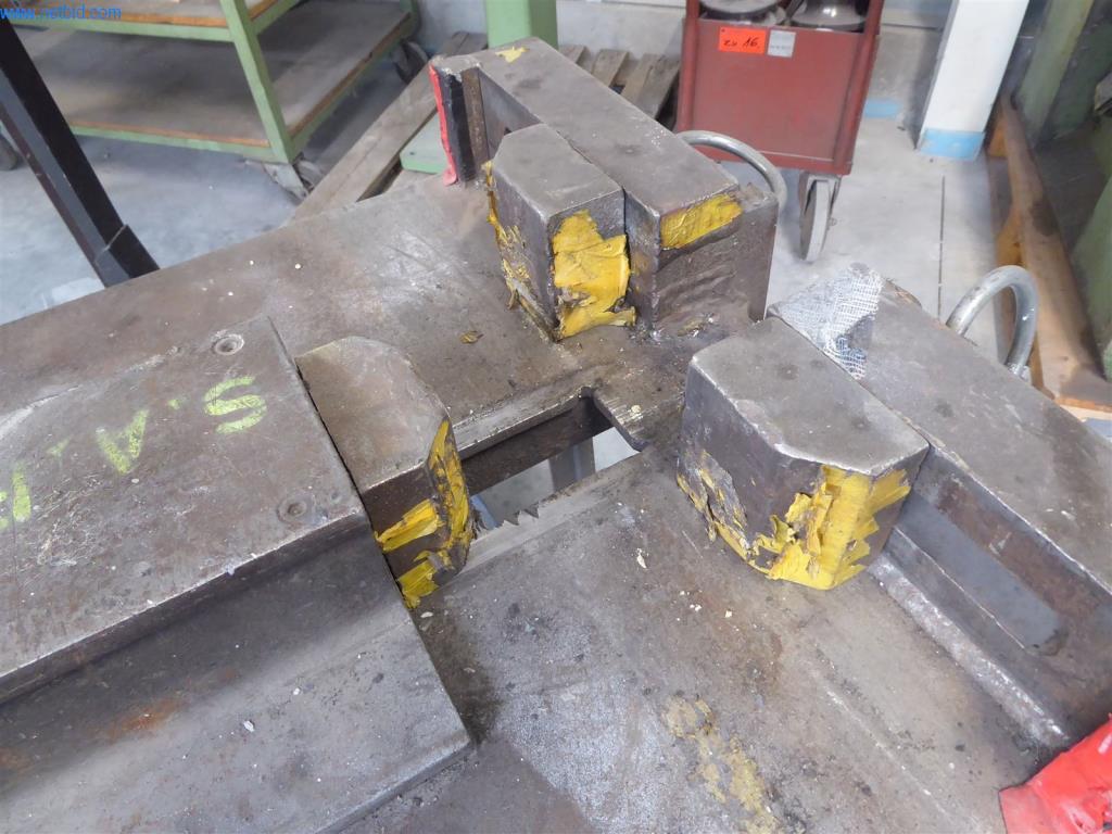 BGA, zapasy, materiały montażowe i pojazdy z działu konstrukcji okien i fasad-3