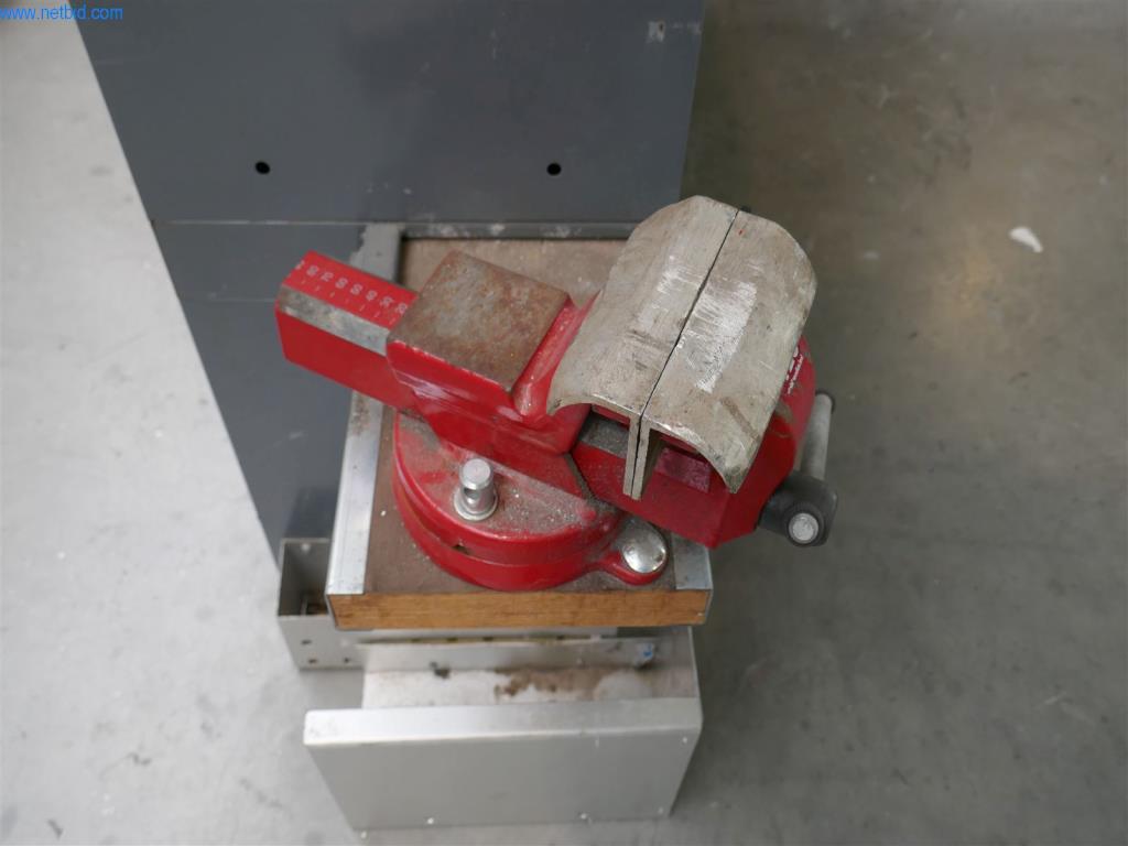 BGA, zásoby, montážní materiál a vozidla z divize výroby oken a fasád.-1