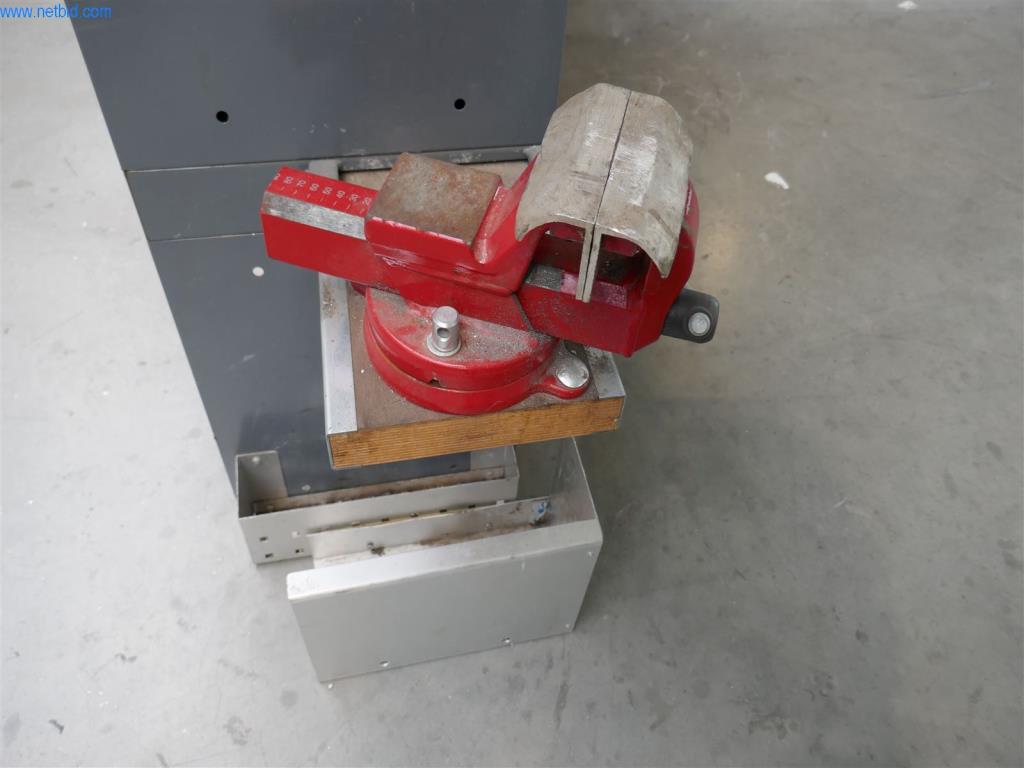 BGA, zásoby, montážní materiál a vozidla z divize výroby oken a fasád.-1