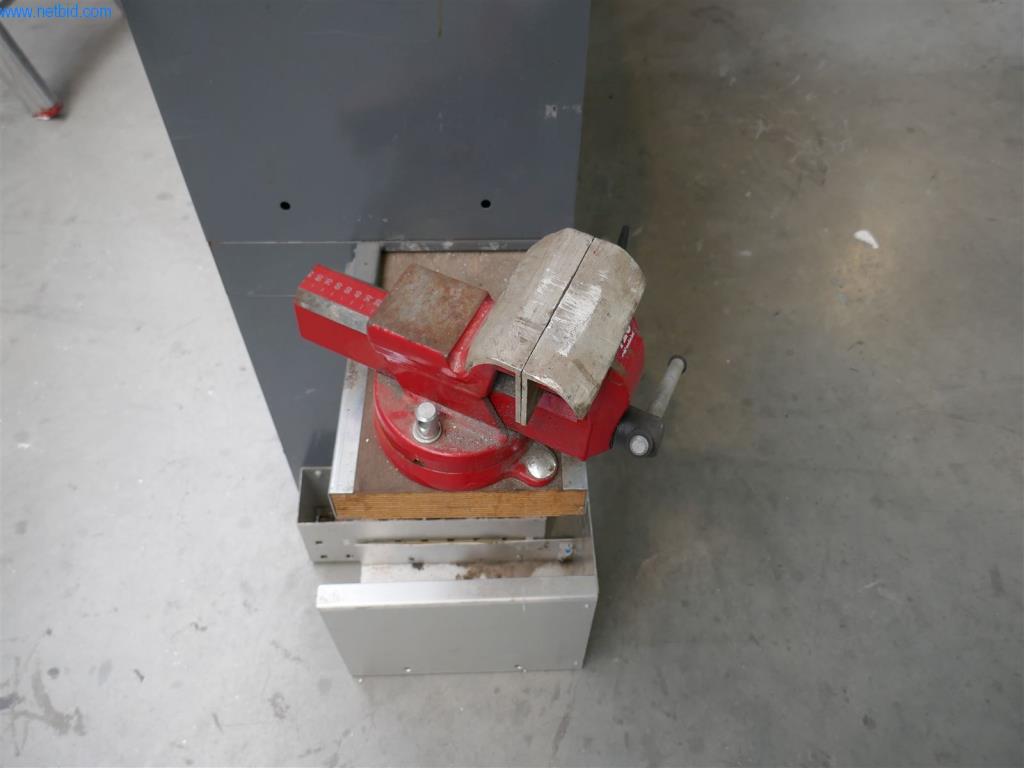 BGA, zásoby, montážní materiál a vozidla z divize výroby oken a fasád.-1