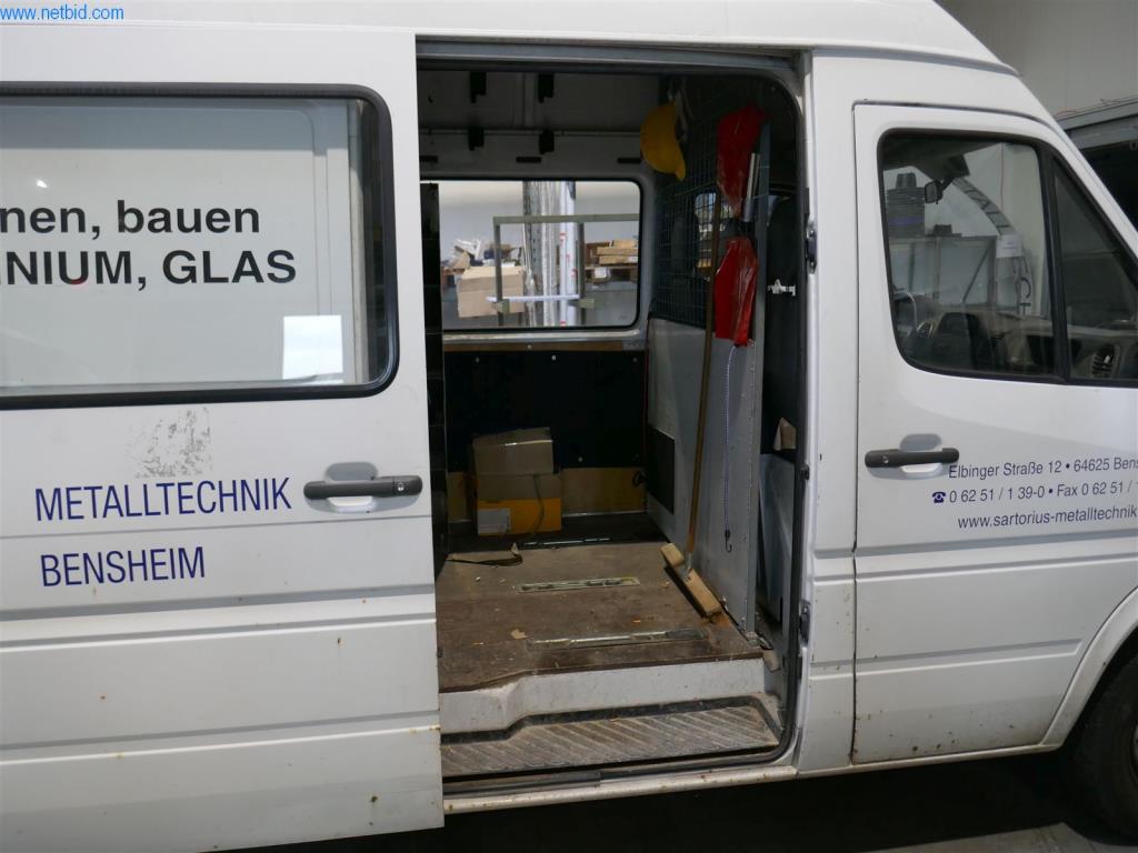 BGA, Warenvorräte, Montagematerial und Fahrzeuge aus dem Bereich Fenster- und Fassadenbau-1