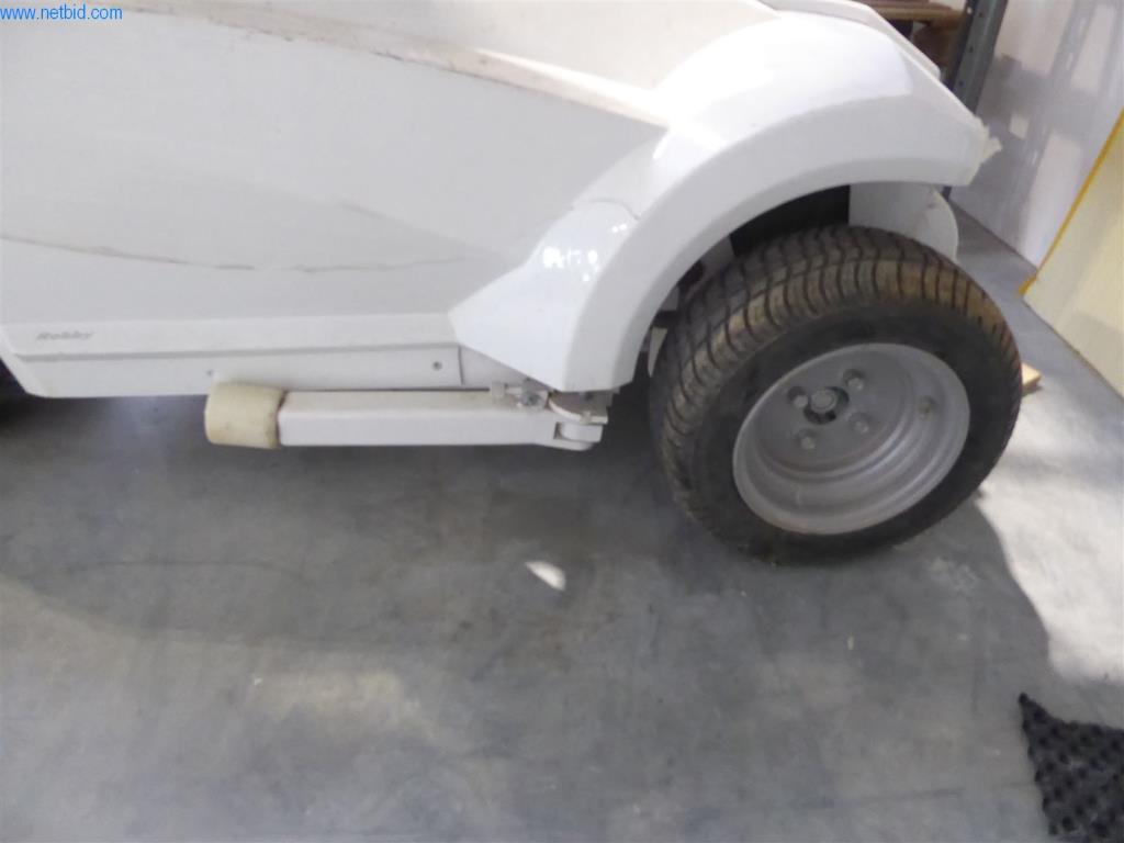 BGA, zapasy, materiały montażowe i pojazdy z działu konstrukcji okien i fasad-6