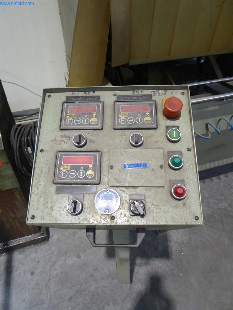 BGA, zapasy, materiały montażowe i pojazdy z działu konstrukcji okien i fasad-3