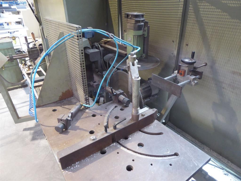 BGA, zapasy, materiały montażowe i pojazdy z działu konstrukcji okien i fasad-4