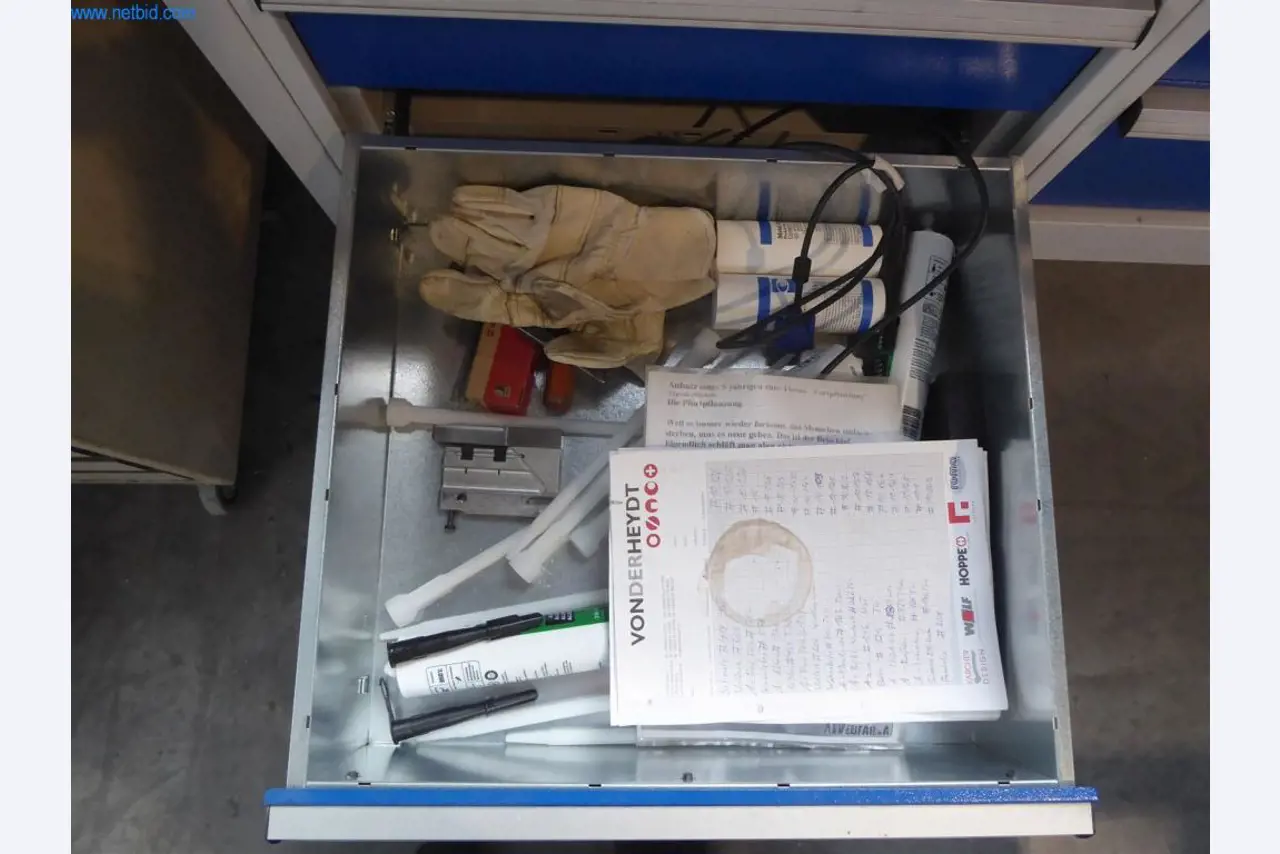 BGA, zaloge, montažni material in vozila iz oddelka za izdelavo oken in fasad-10