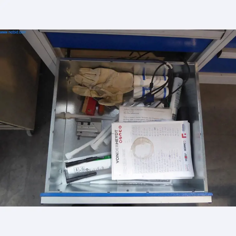 BGA, zaloge, montažni material in vozila iz oddelka za izdelavo oken in fasad-10