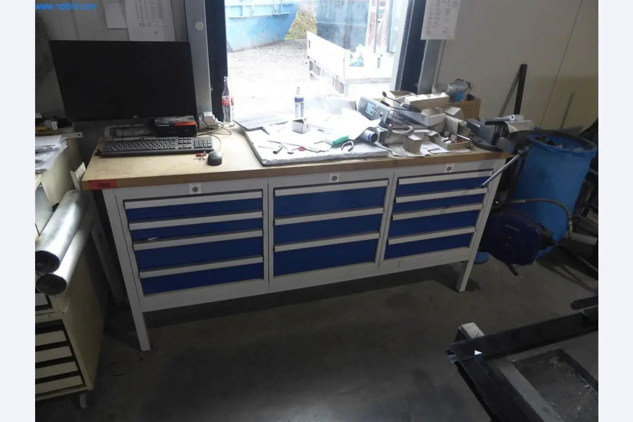 BGA, zaloge, montažni material in vozila iz oddelka za izdelavo oken in fasad-1