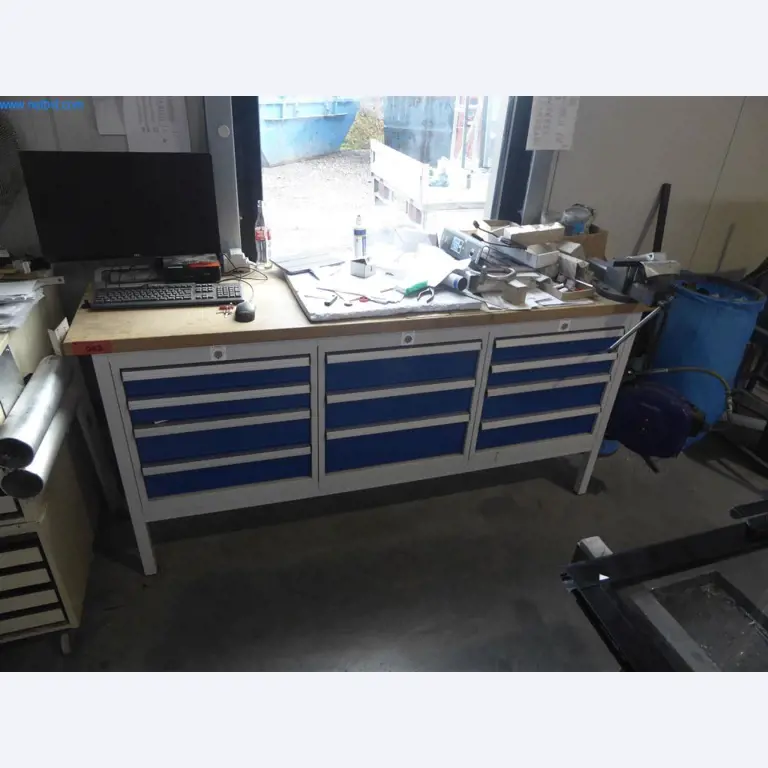 BGA, zaloge, montažni material in vozila iz oddelka za izdelavo oken in fasad-1