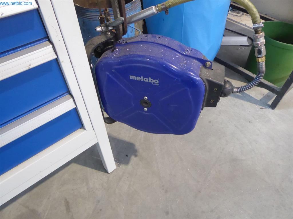 BGA, Warenvorräte, Montagematerial und Fahrzeuge aus dem Bereich Fenster- und Fassadenbau-2