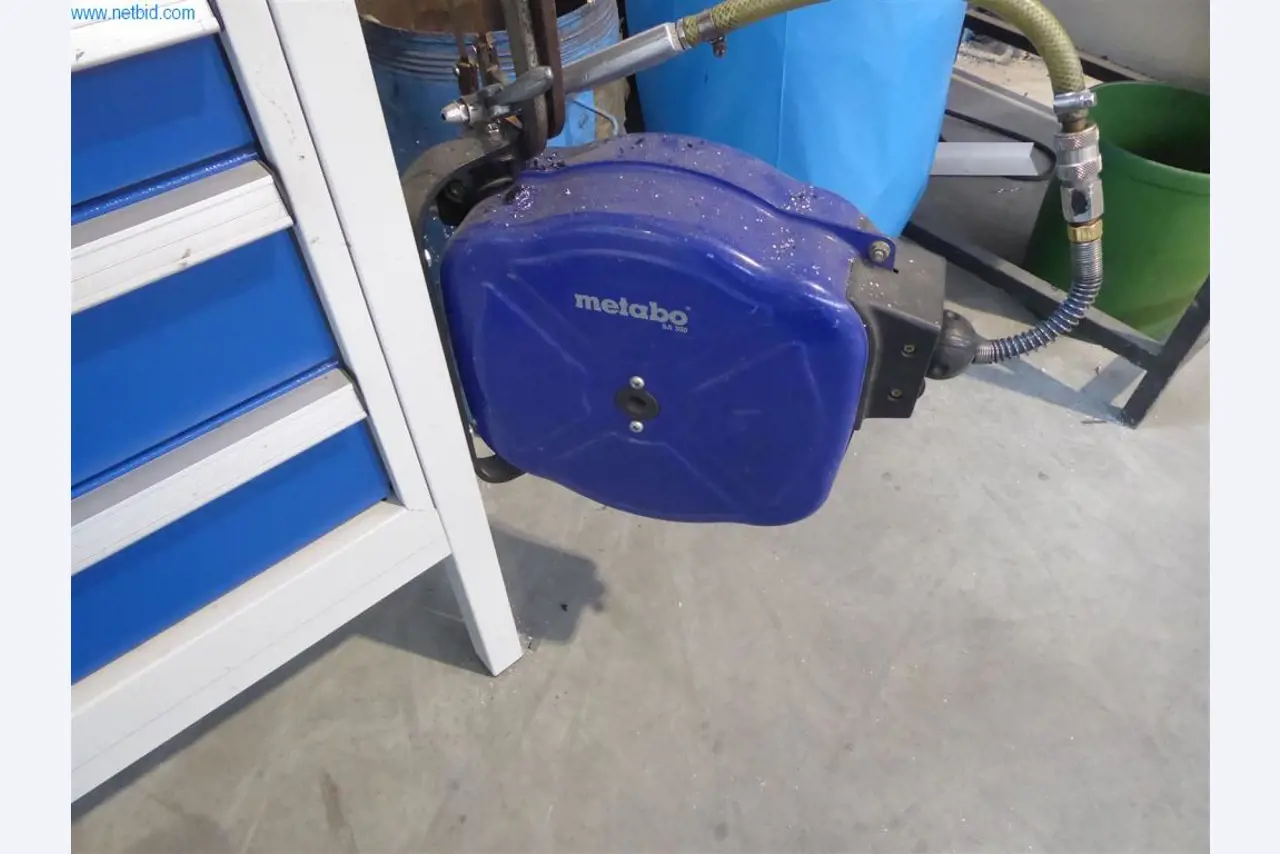 BGA, zaloge, montažni material in vozila iz oddelka za izdelavo oken in fasad-2