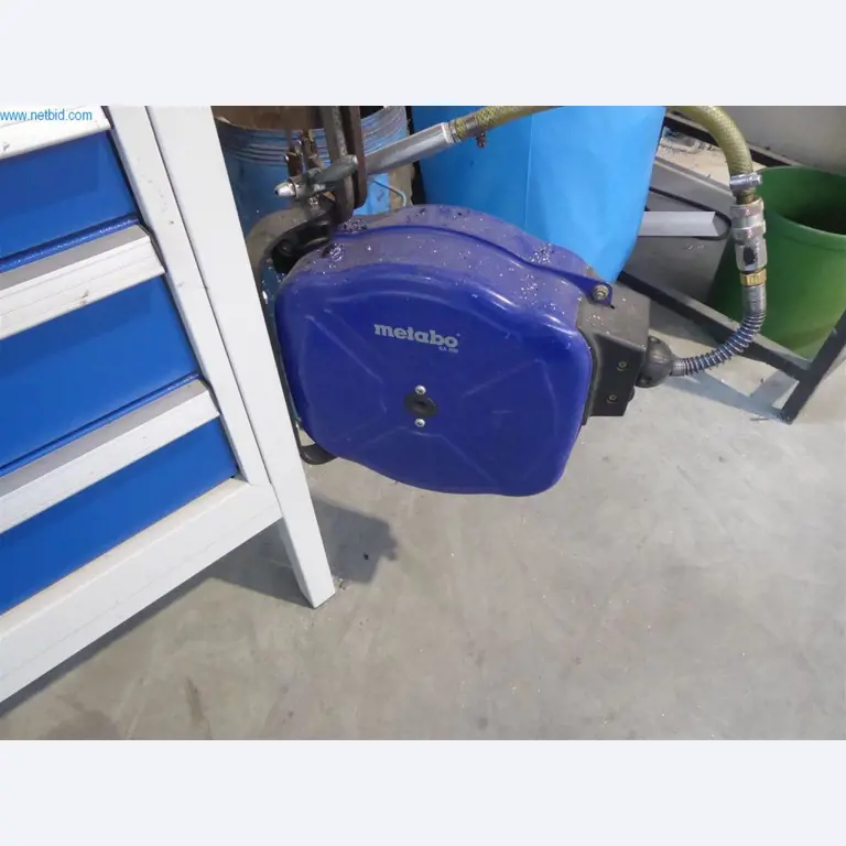 BGA, zaloge, montažni material in vozila iz oddelka za izdelavo oken in fasad-2