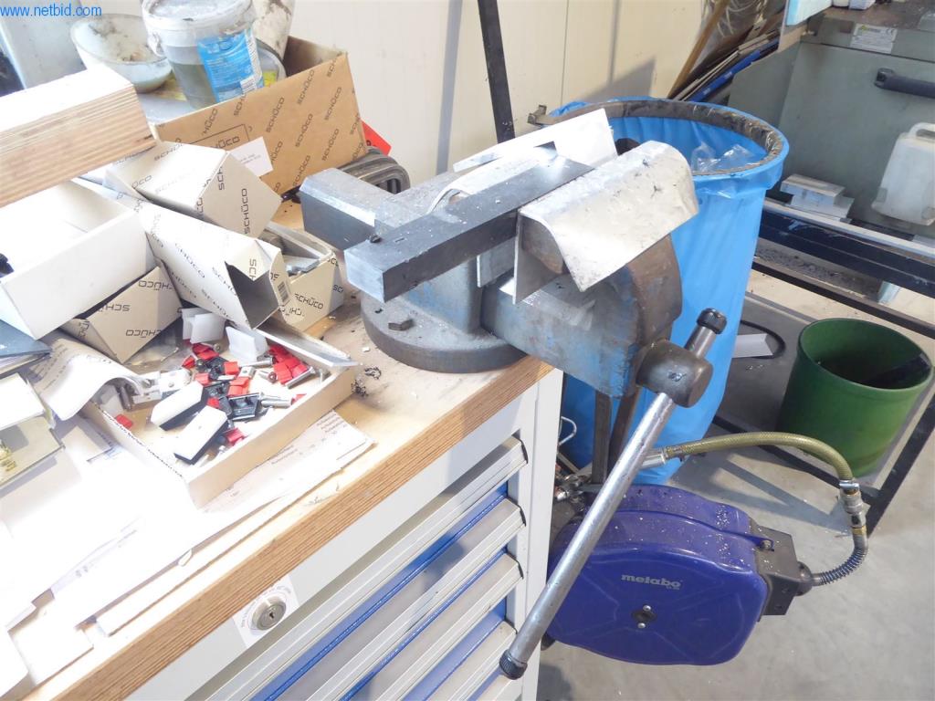 BGA, Warenvorräte, Montagematerial und Fahrzeuge aus dem Bereich Fenster- und Fassadenbau-3