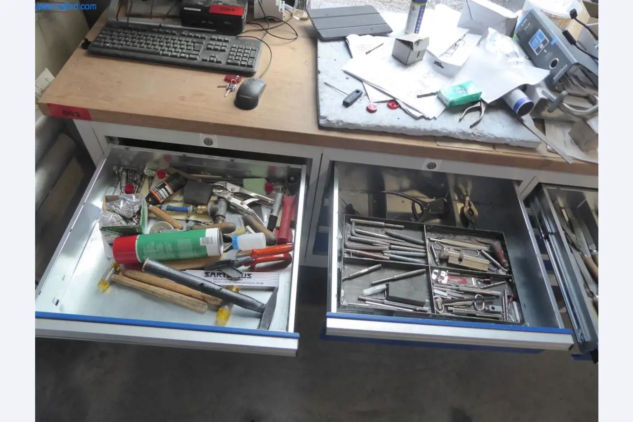 BGA, zaloge, montažni material in vozila iz oddelka za izdelavo oken in fasad-4