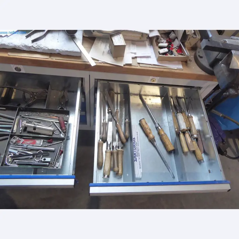 BGA, zaloge, montažni material in vozila iz oddelka za izdelavo oken in fasad-5