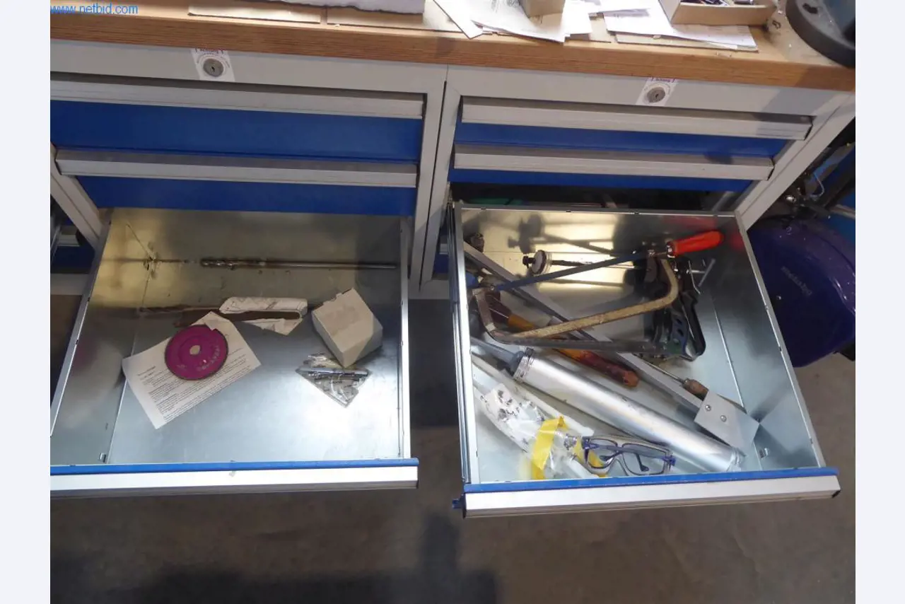 BGA, zaloge, montažni material in vozila iz oddelka za izdelavo oken in fasad-6