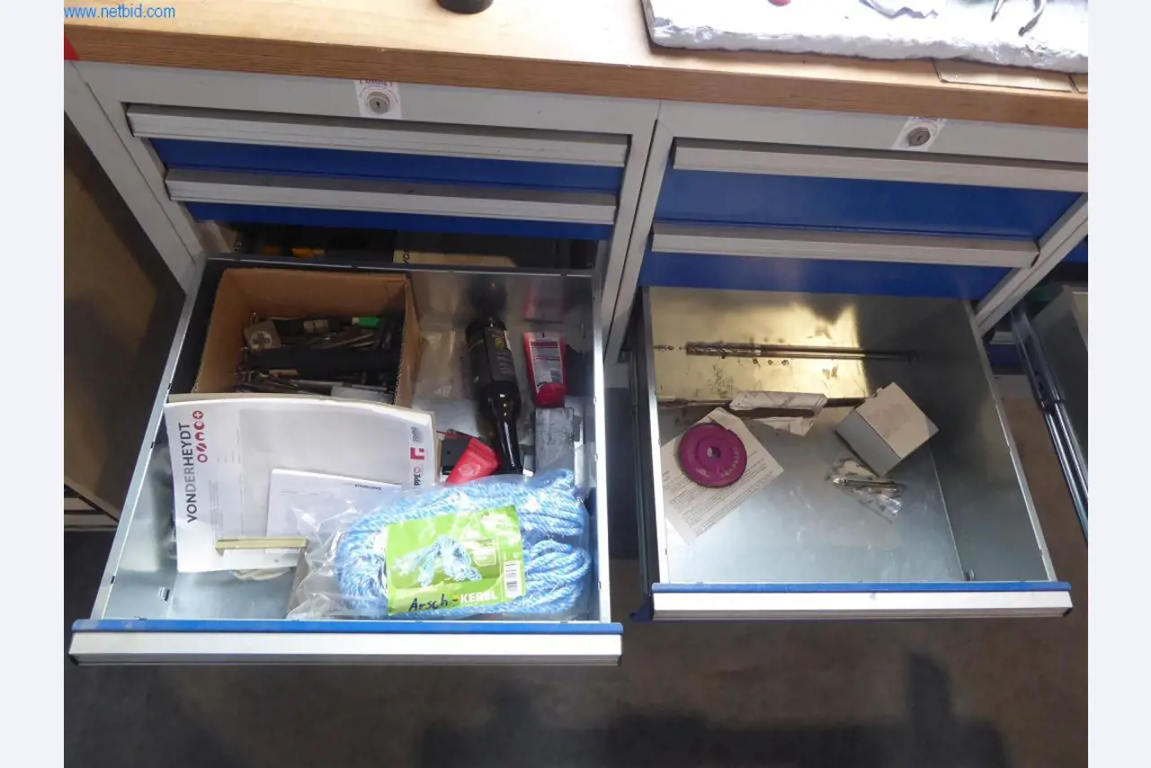 BGA, zaloge, montažni material in vozila iz oddelka za izdelavo oken in fasad-9