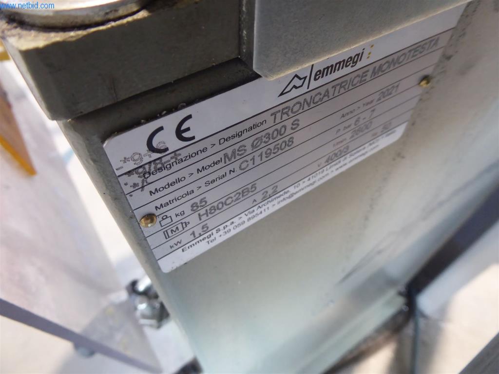 BGA, zapasy, materiały montażowe i pojazdy z działu konstrukcji okien i fasad-3