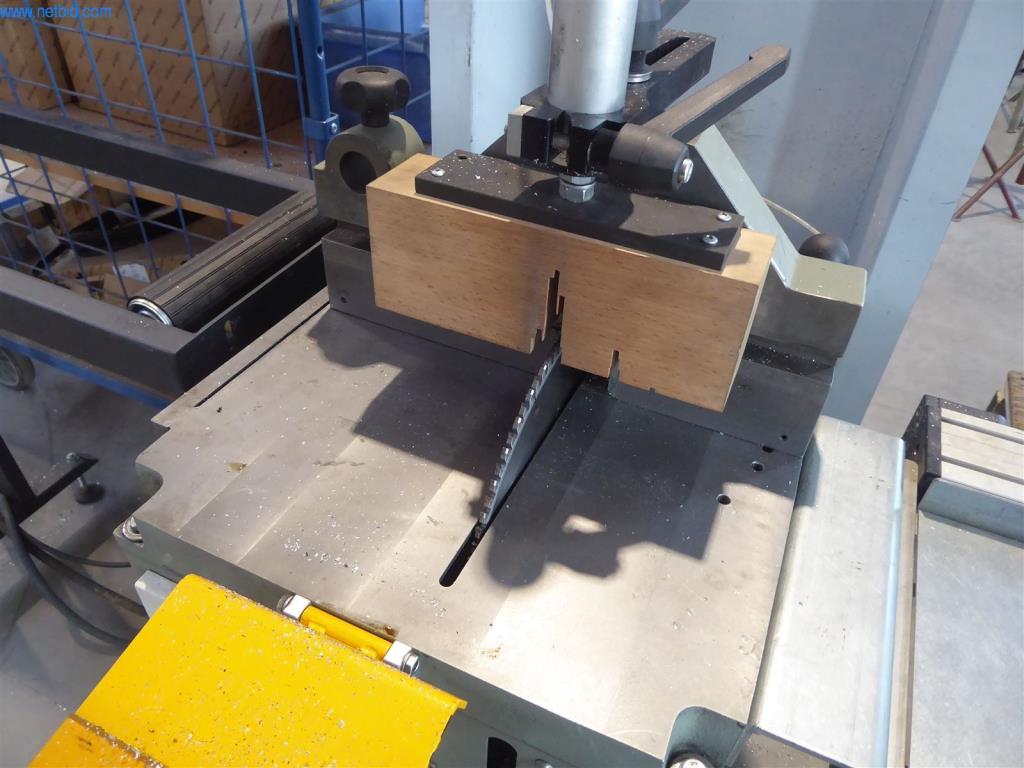 BGA, zapasy, materiały montażowe i pojazdy z działu konstrukcji okien i fasad-5