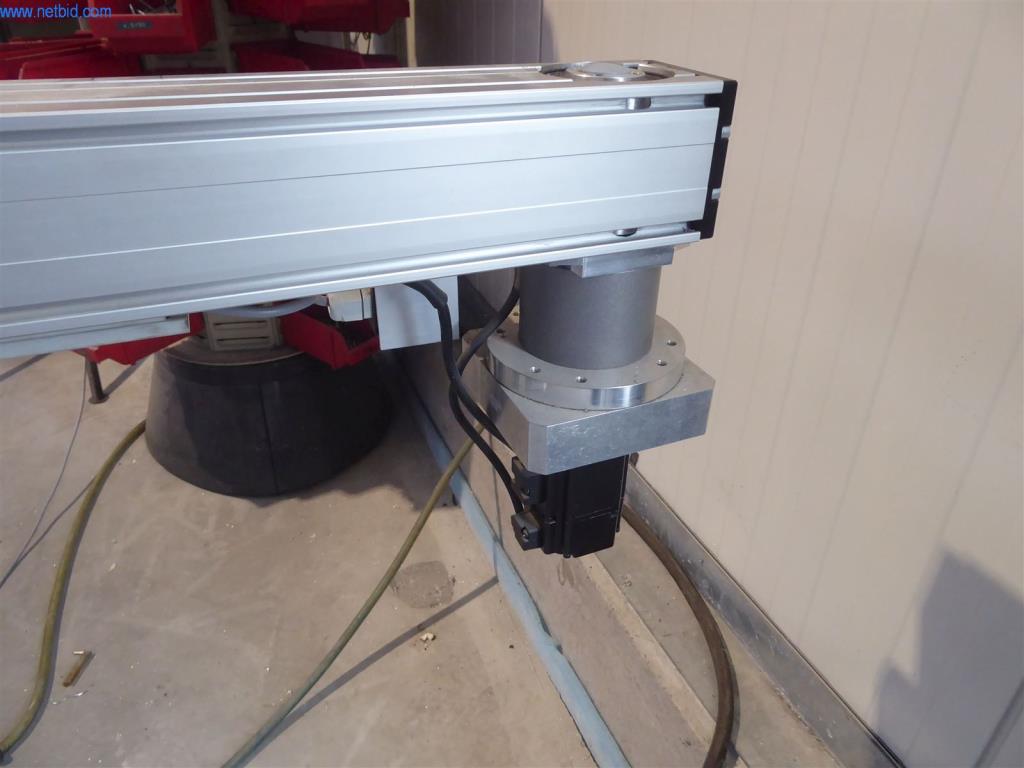 BGA, zapasy, materiały montażowe i pojazdy z działu konstrukcji okien i fasad-9