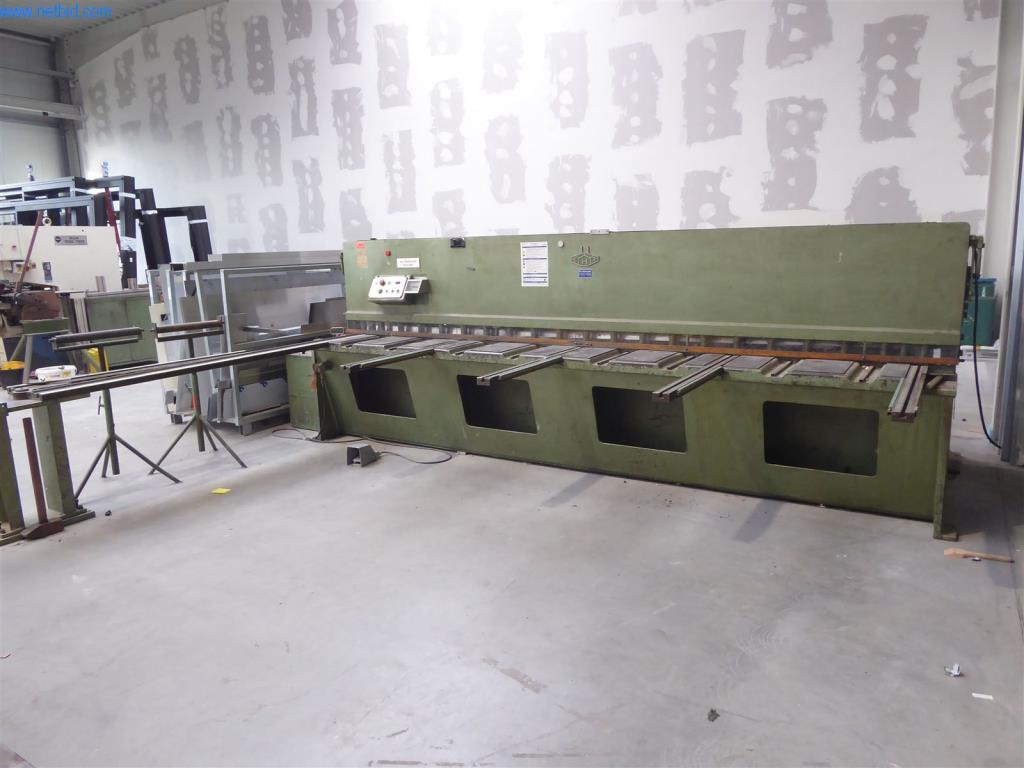 Operating and office equipment, inventories, assembly material and vehicles (window and facade construction sector)-1